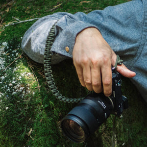 green camera strap Indagatio